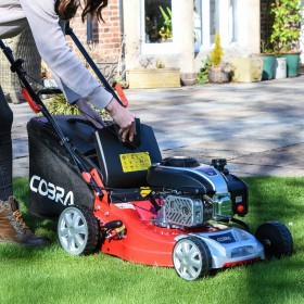 Cobra M40SPCVX 16" Cobra Powered Lawnmower with Vortex Airflow System