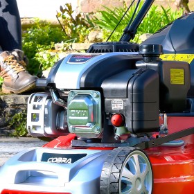 Cobra M46CVX 18" Cobra Powered Lawnmower with Vortex Airflow System